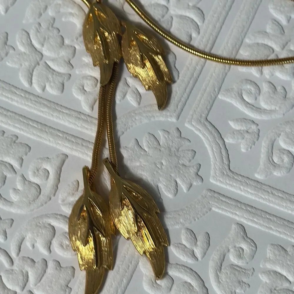 Vintage Gold Tone Y Drop Rope Chain Gold Brush‎ Leaf Pendant Bolo Style 16”- 19”